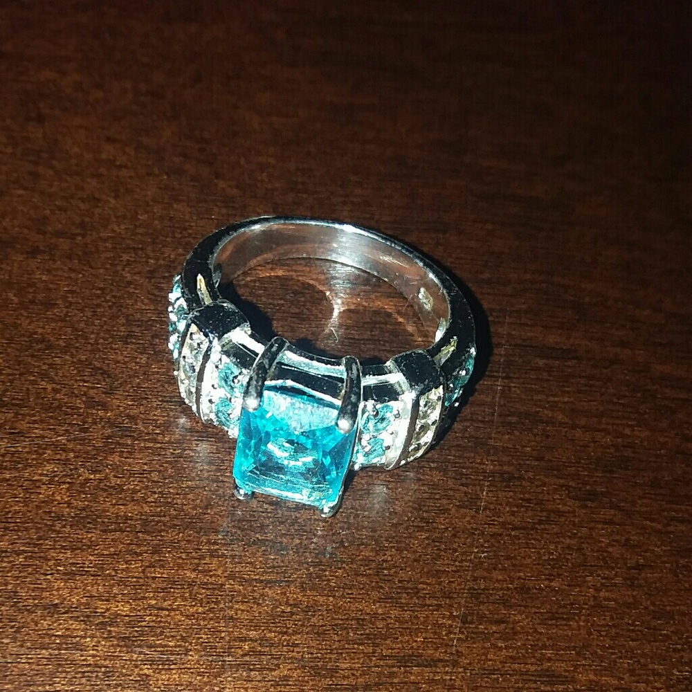 Silver Toned Ring with Rhinestones